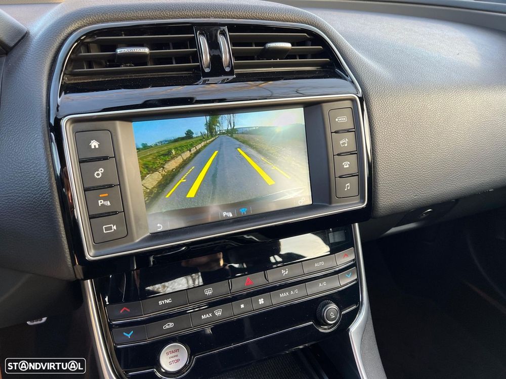 Jaguar XE 2.0 D R-Sport - 20