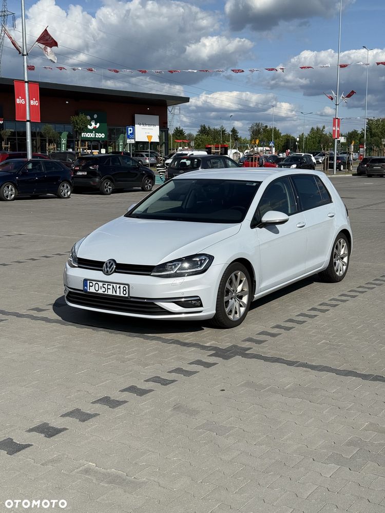 Volkswagen Golf - 1