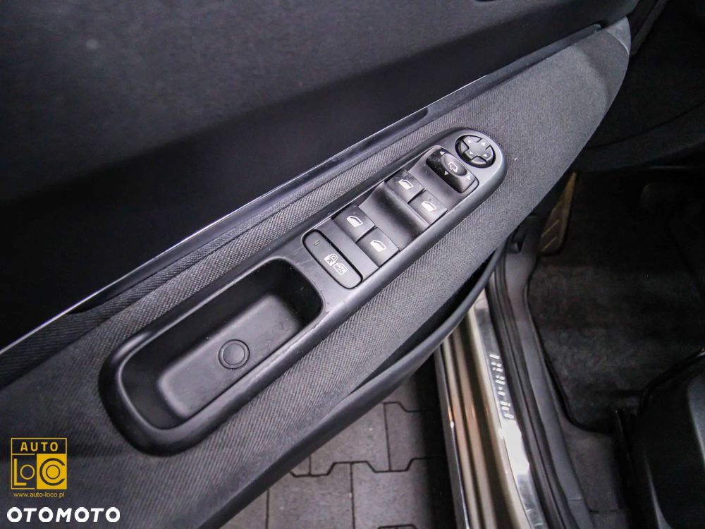 Peugeot 3008 HDi 160 Automatik Allure - 27