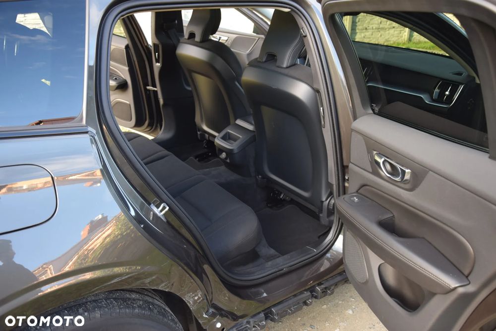Volvo V60 B4 D Momentum Core - 19