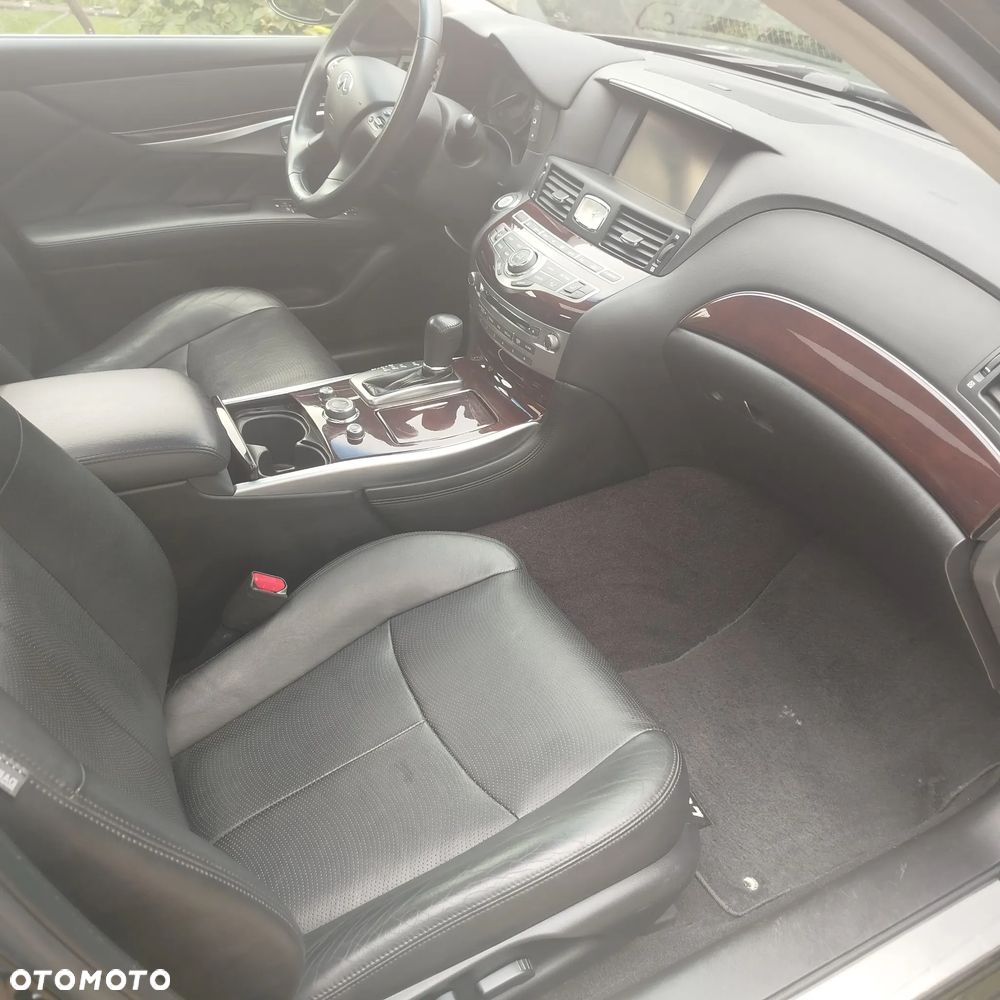 Infiniti M - 9