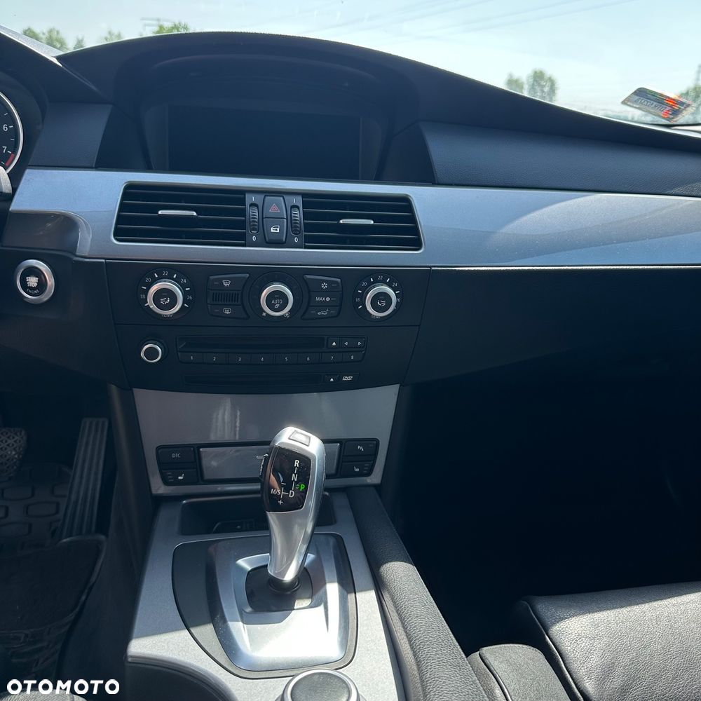 BMW Seria 5 525xi - 14