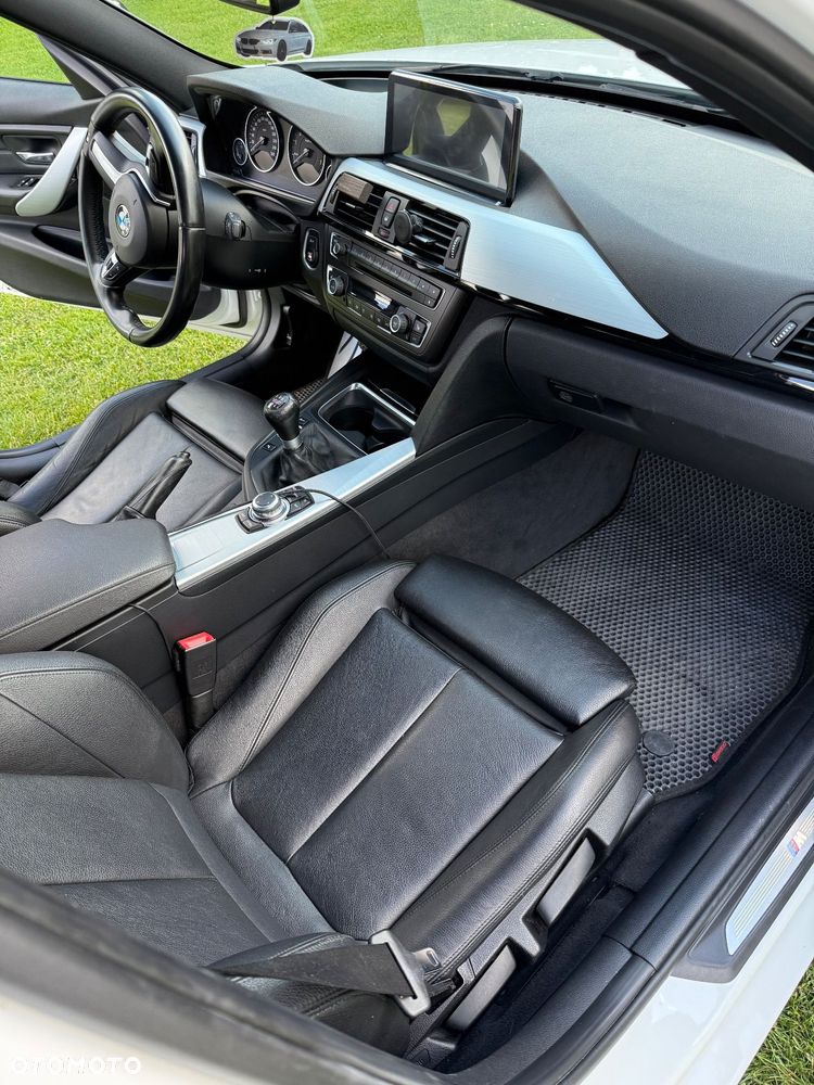 BMW Seria 3 328i Sport Line - 12