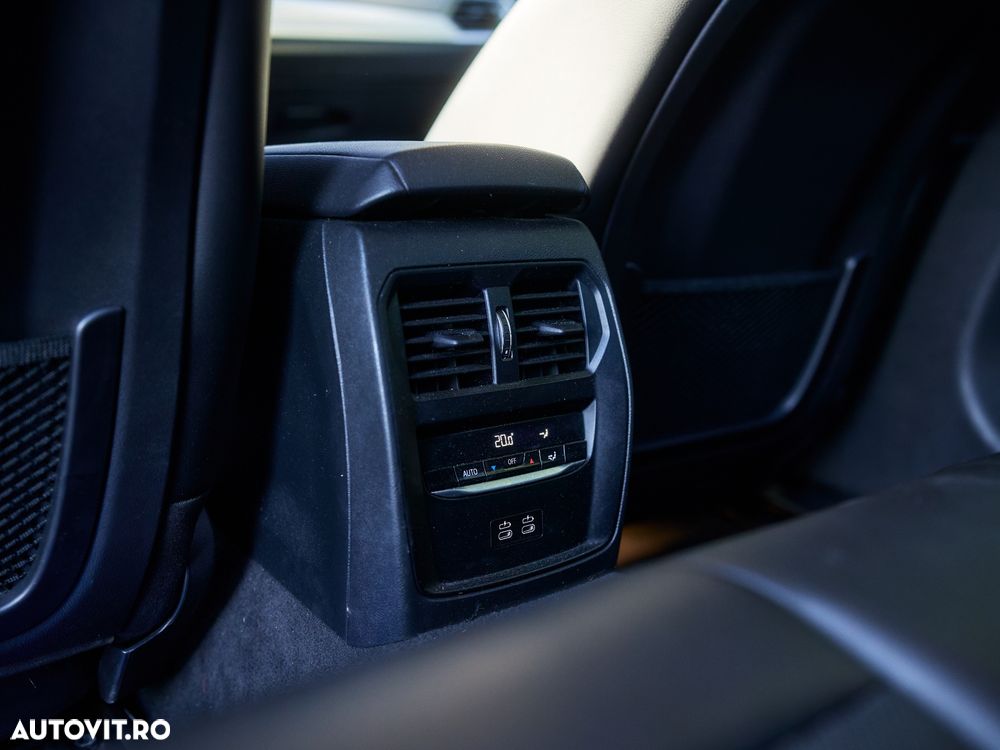 BMW Seria 3 320i xDrive AT - 34