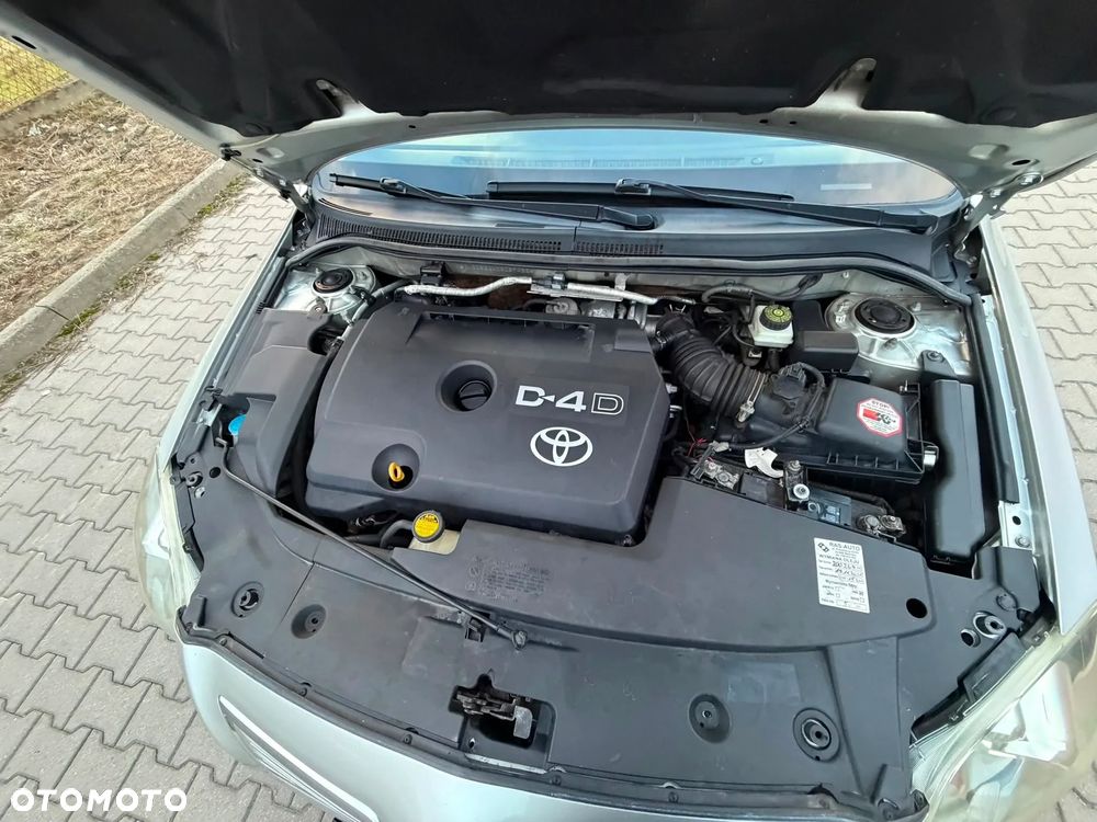 Toyota Avensis 2.0 D-4D Premium - 16