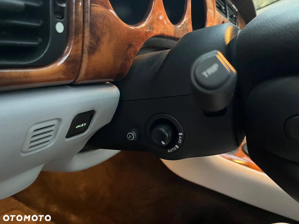 Jaguar XK8 Cabriolet - 34