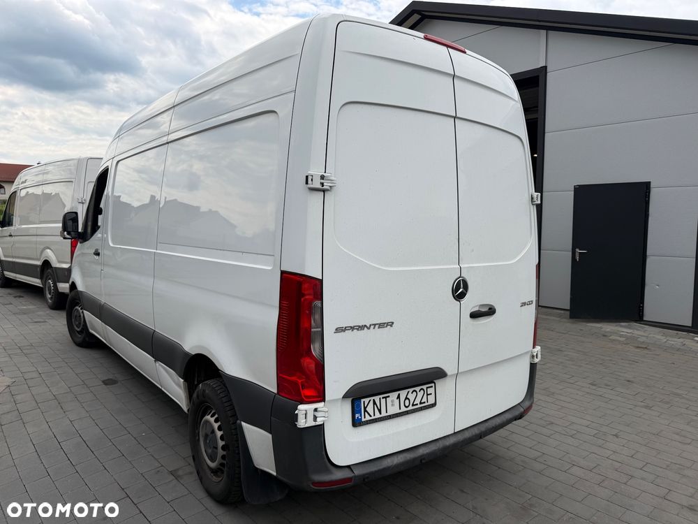 Mercedes-Benz Sprinter - 4