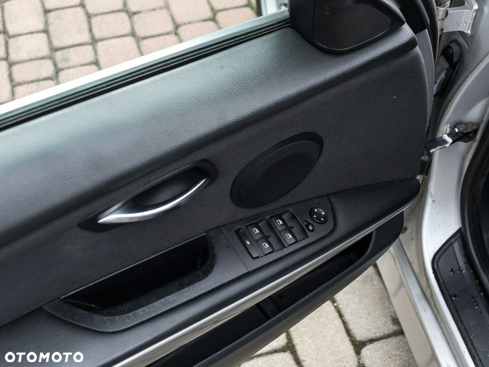 BMW Seria 3 320d DPF Touring - 11