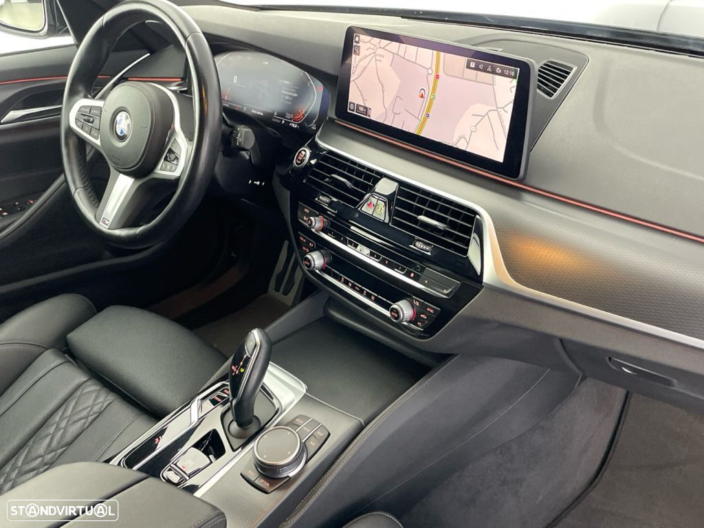 BMW 520 d Pack Desportivo M Auto - 24