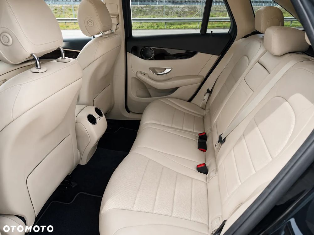 Mercedes-Benz GLC 300 e 4-Matic Business Edition - 12