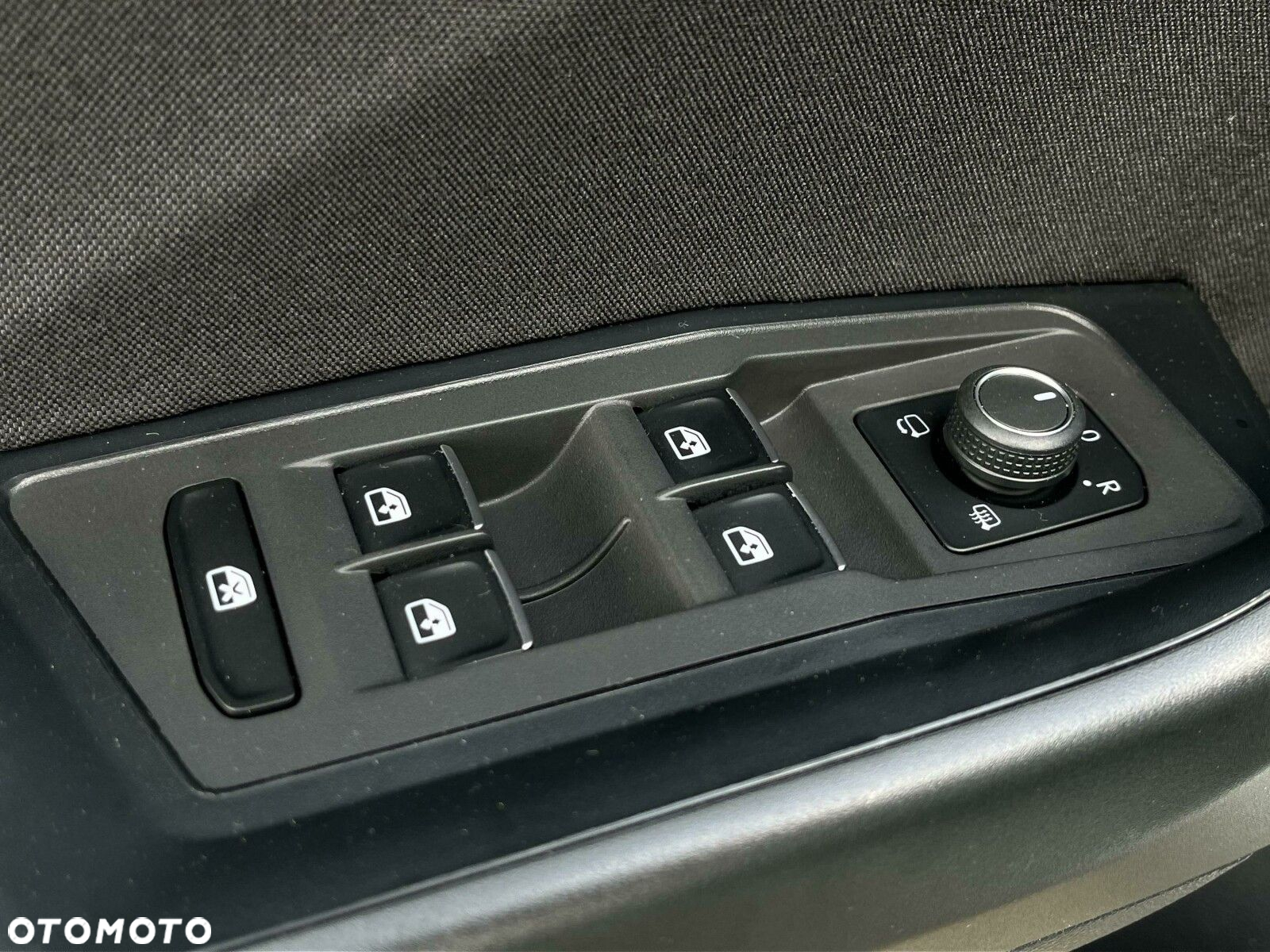 Volkswagen T-Roc - 14