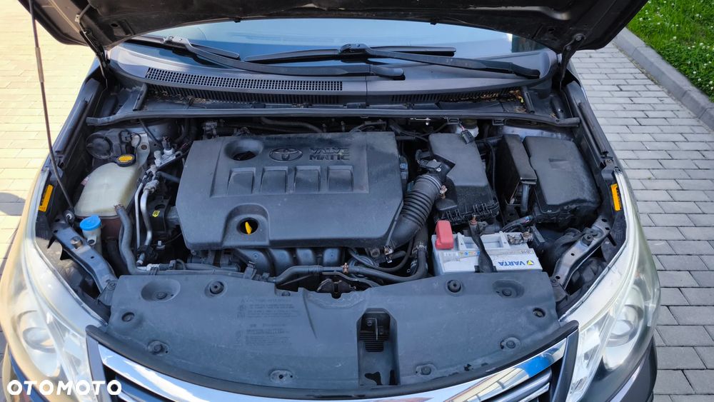 Toyota Avensis 1.8 Premium MS - 9