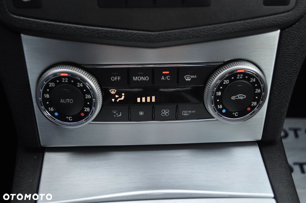 Mercedes-Benz Klasa C 180 CGI Automatik BlueEFFICIENCY Avantgarde - 28