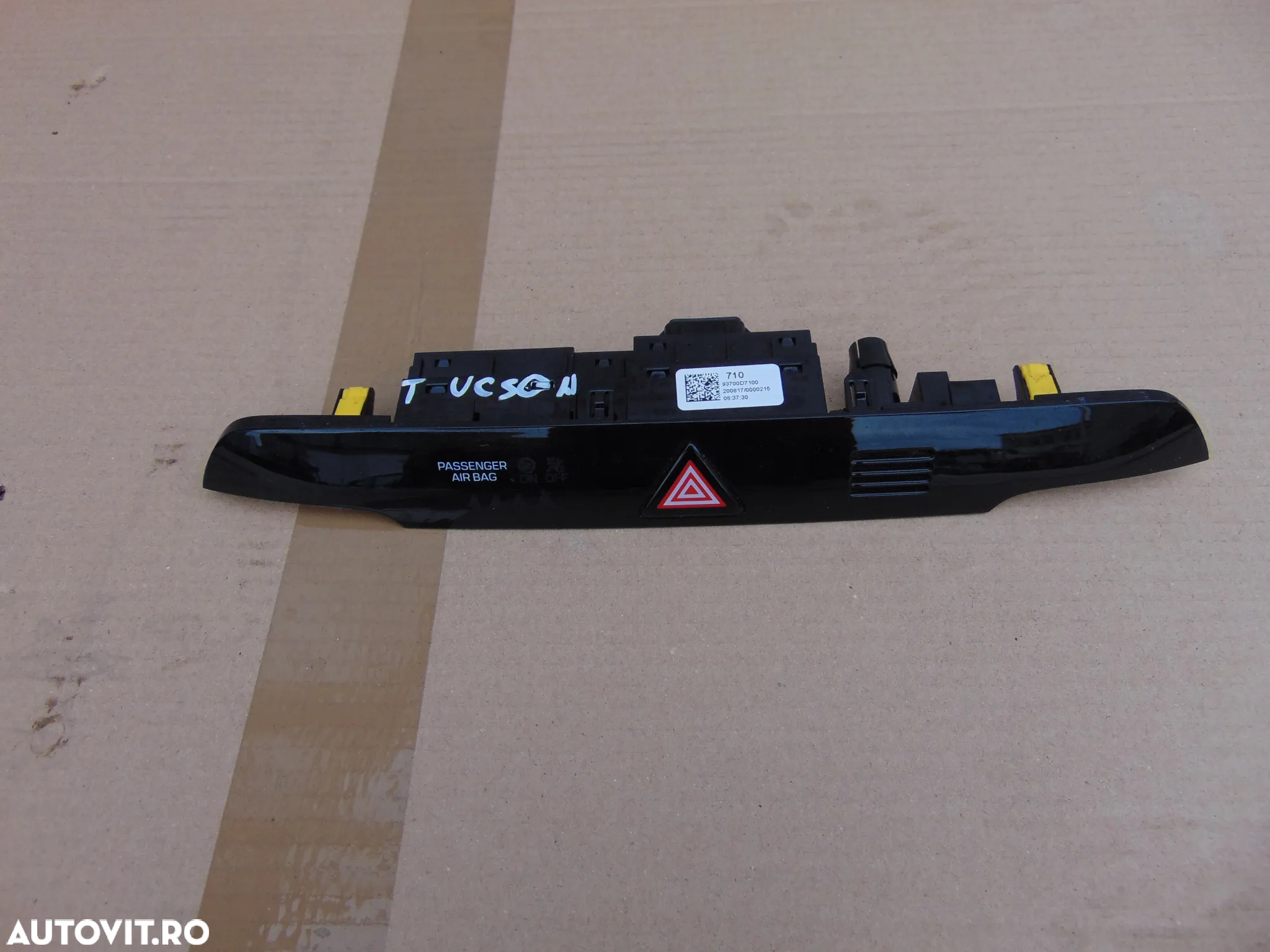 Buton Avarii Hyundai Tucson 2015-2020 ornament central buton avarii tucson 3 - 5