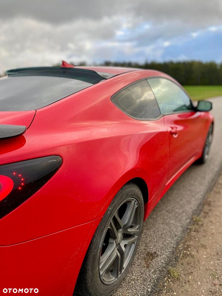 Hyundai Genesis Coupe 3.8 V6 Executive - 10