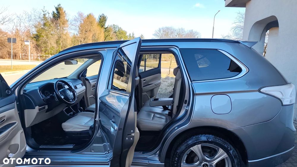 Mitsubishi Outlander 2.2 DI-D 4WD Automatik Diamant Edition+ - 17