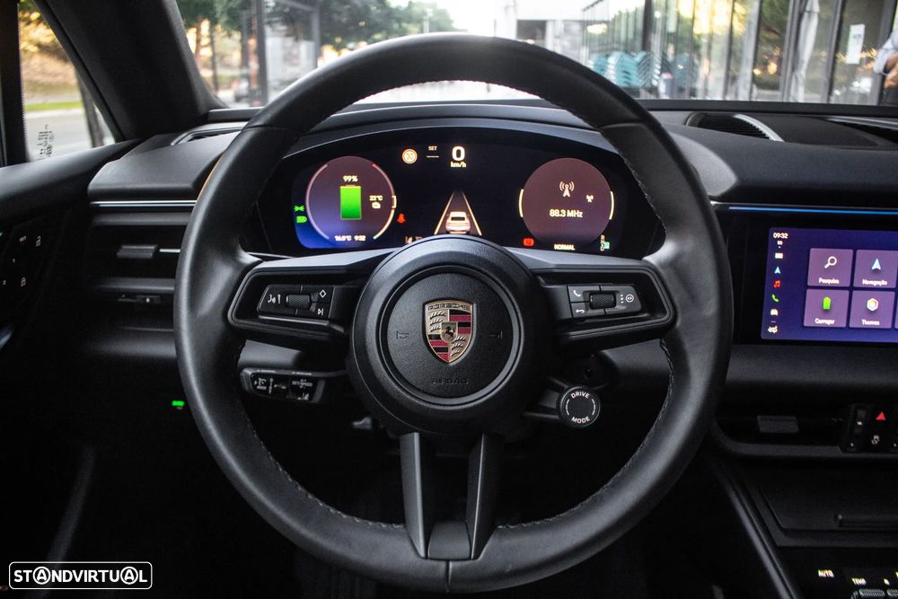Porsche Macan Electric 4 - 13