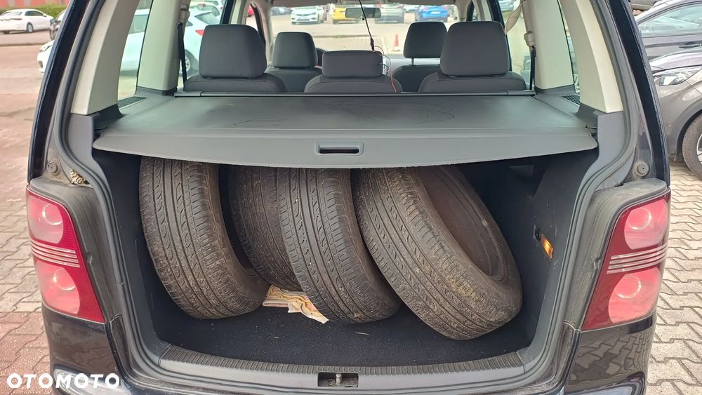 Volkswagen Touran 1.9 TDI Welcome - 8