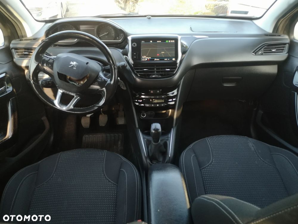 Peugeot 208 - 2