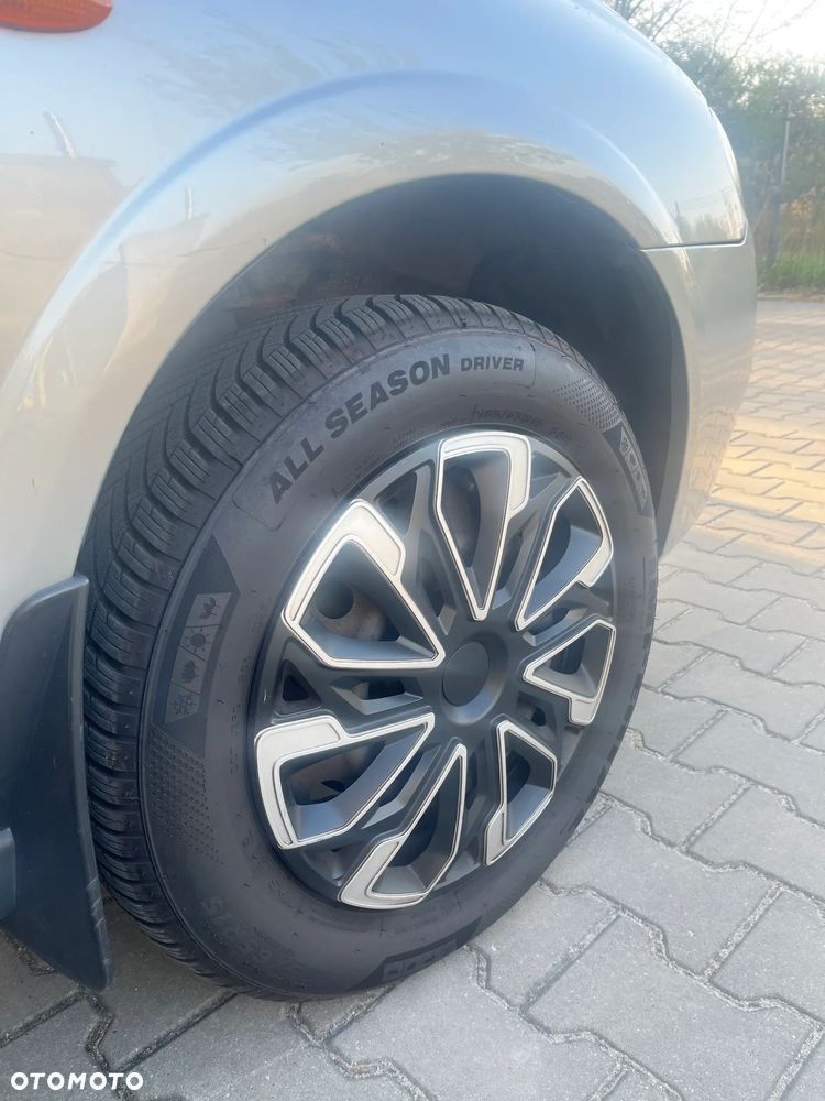 Nissan Almera 1.5 Base - 8