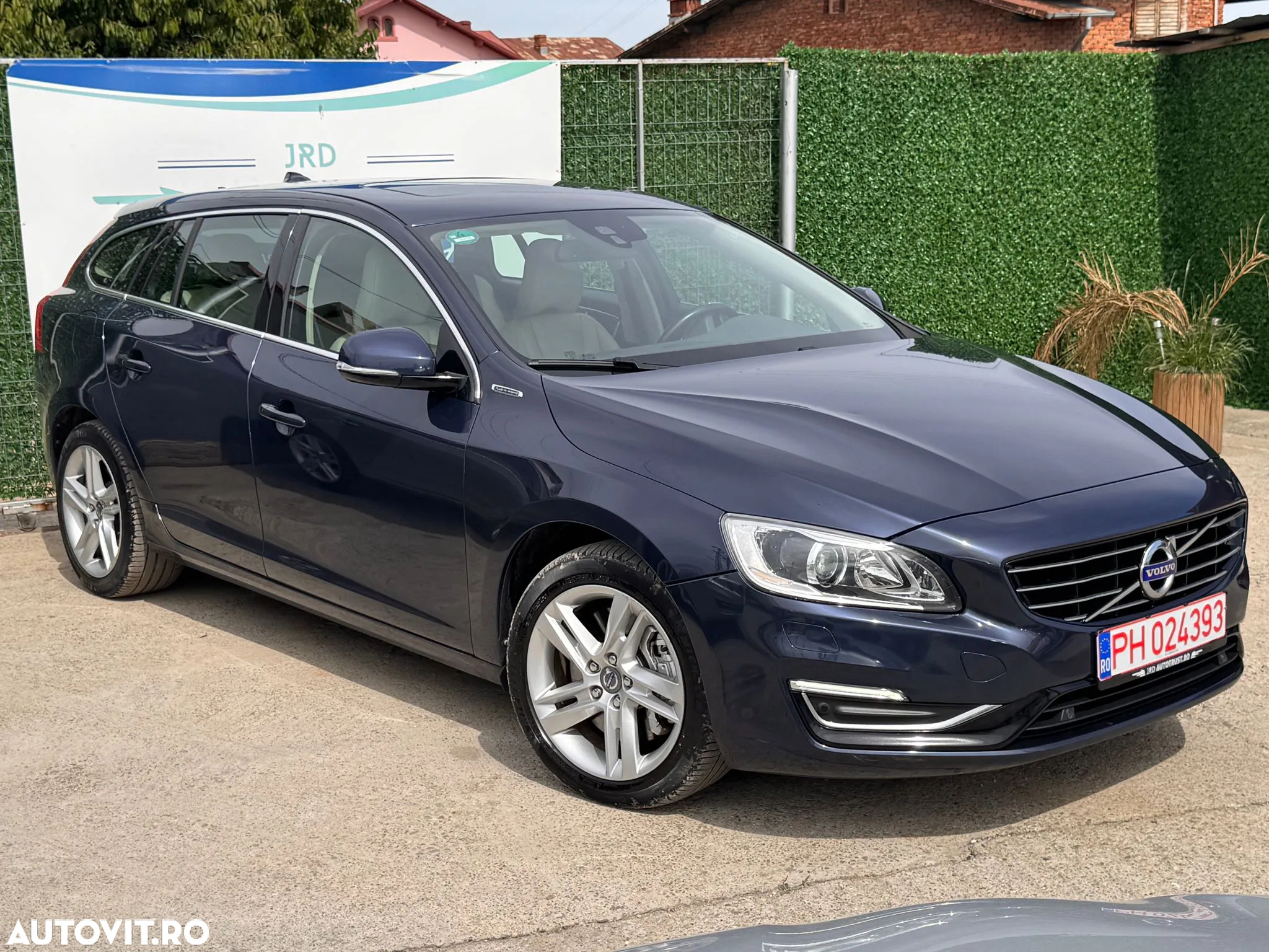 Volvo V60 D6 Plug-In-Hybrid AWD Geartronic Summum - 3