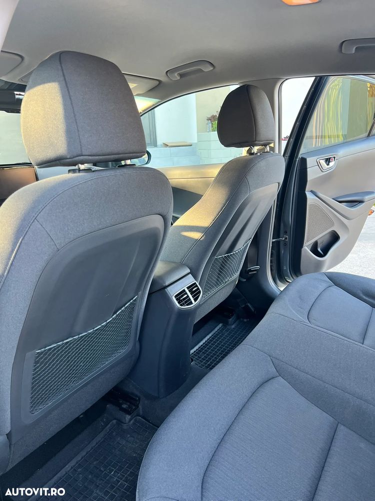 Hyundai IONIQ - 3