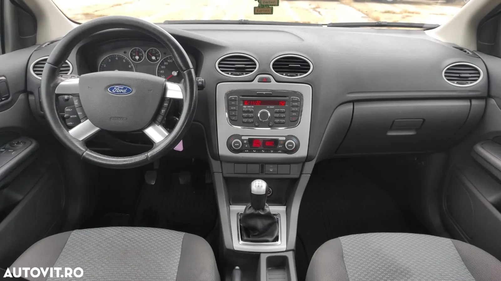 Ford Focus 1.6i Trend - 12