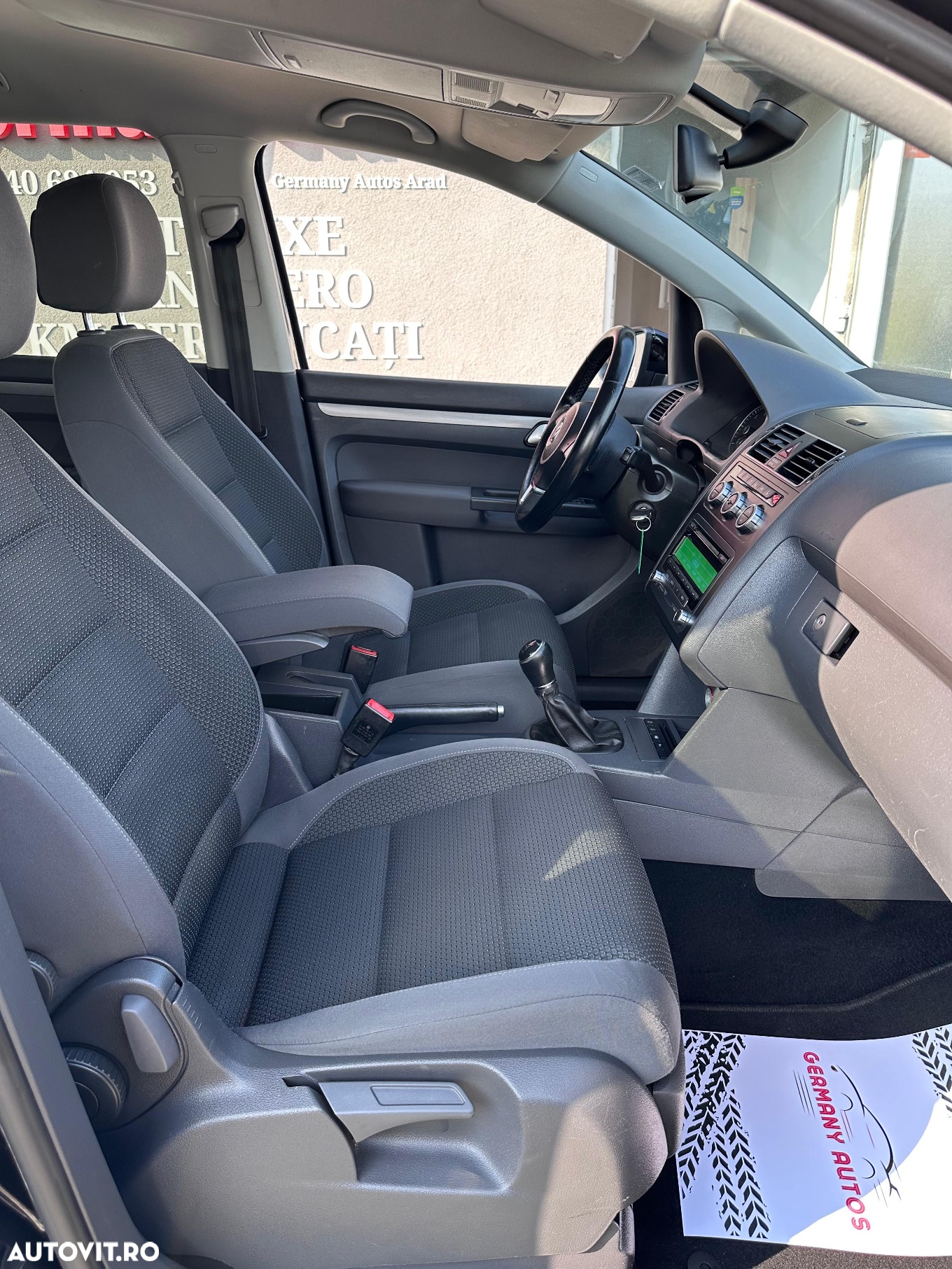 Volkswagen Touran - 8