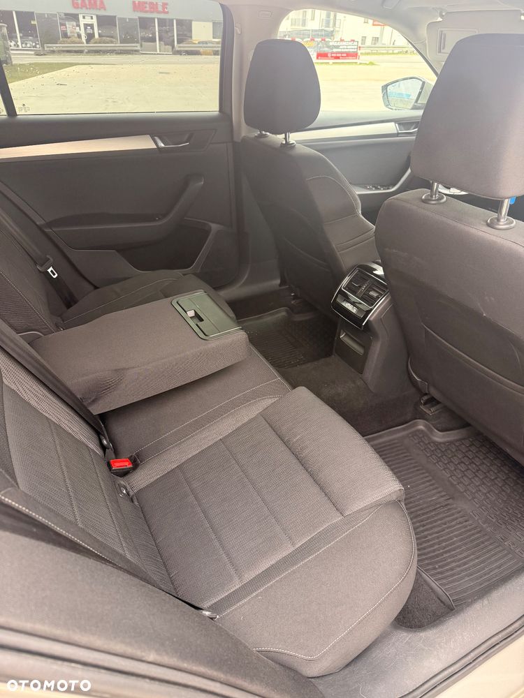 Skoda Superb 2.0 TDI Ambition DSG - 26