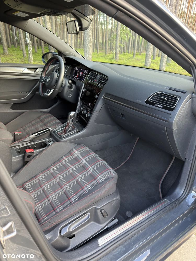 Volkswagen Golf GTI (BlueMotion Technology) DSG Performance - 19