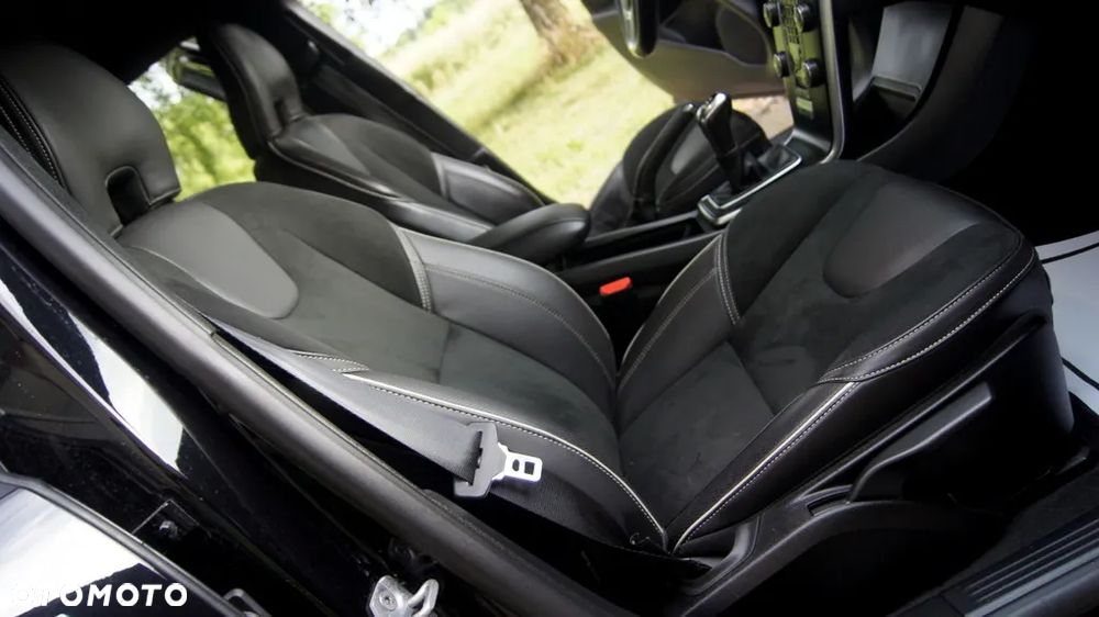 Volvo V40 T3 Drive-E R-Design Momentum - 34