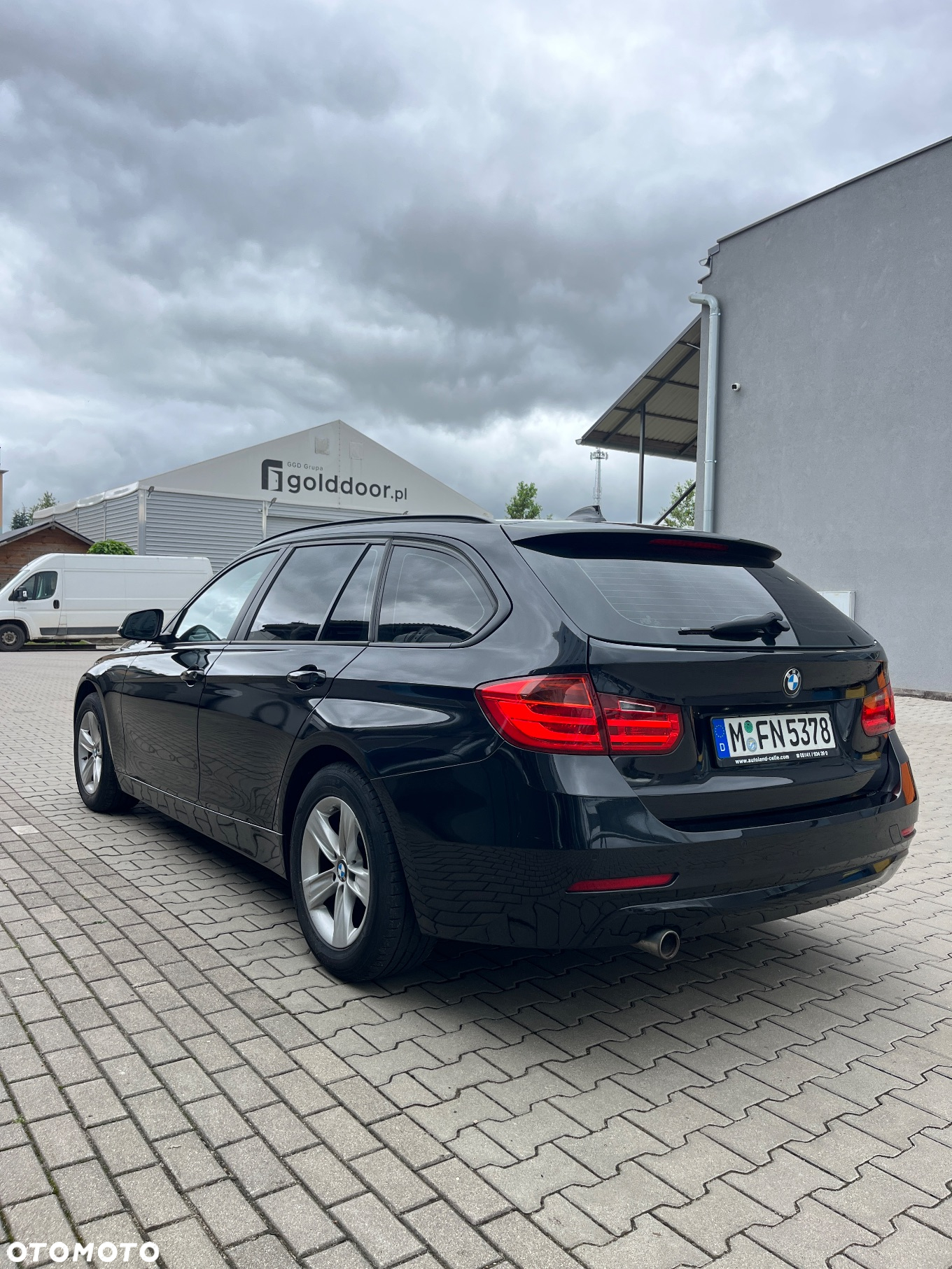 BMW Seria 3 318d Touring - 9