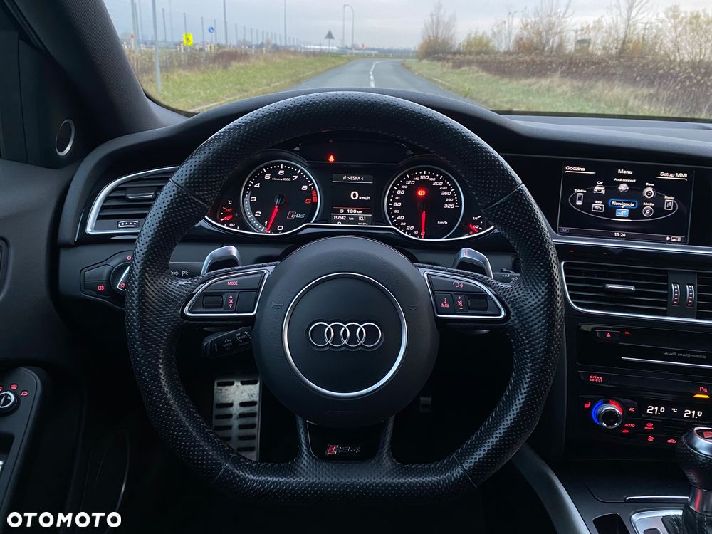 Audi RS4 Avant Standard - 25