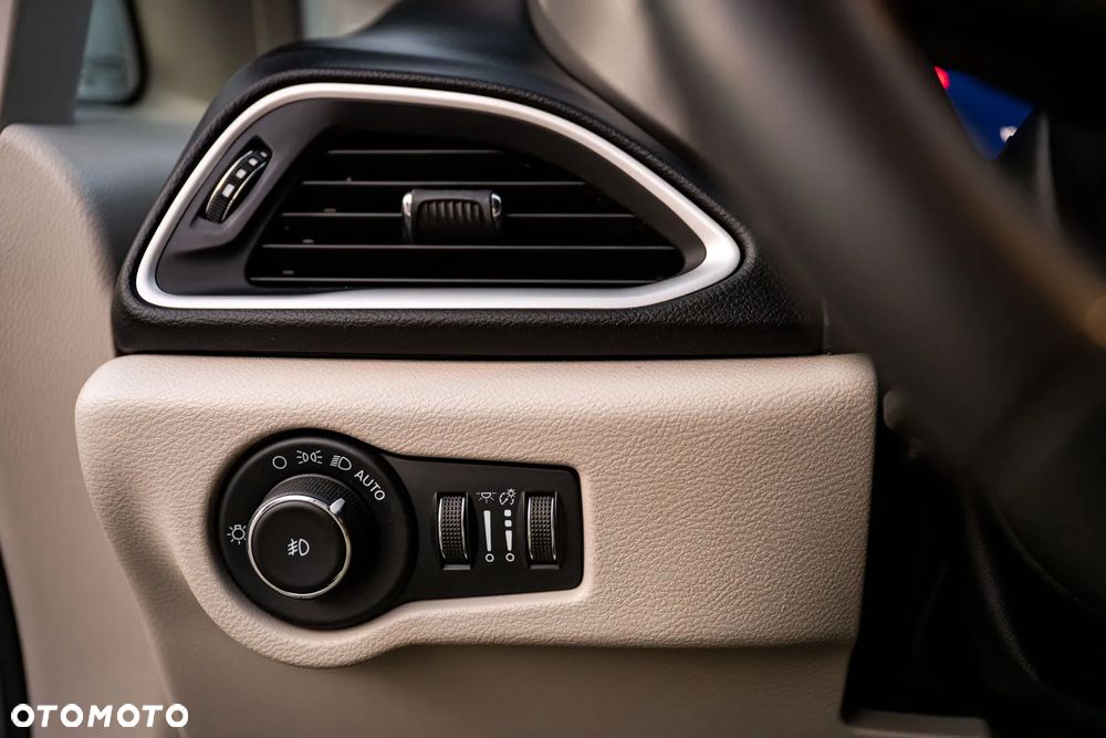 Chrysler Pacifica - 29