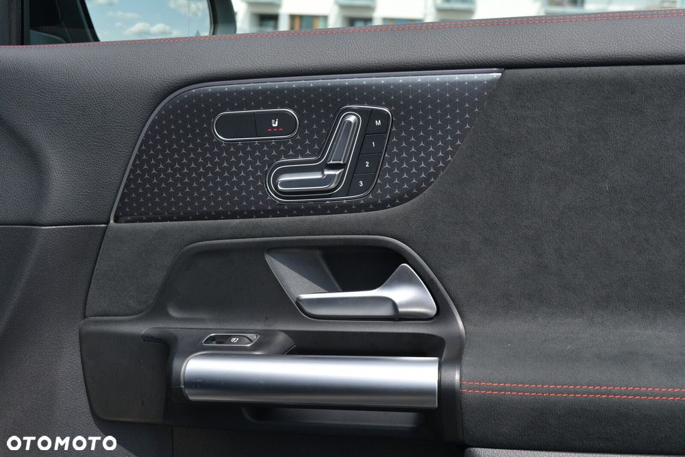 Mercedes-Benz GLA 200 d AMG Line 8G-DCT - 26