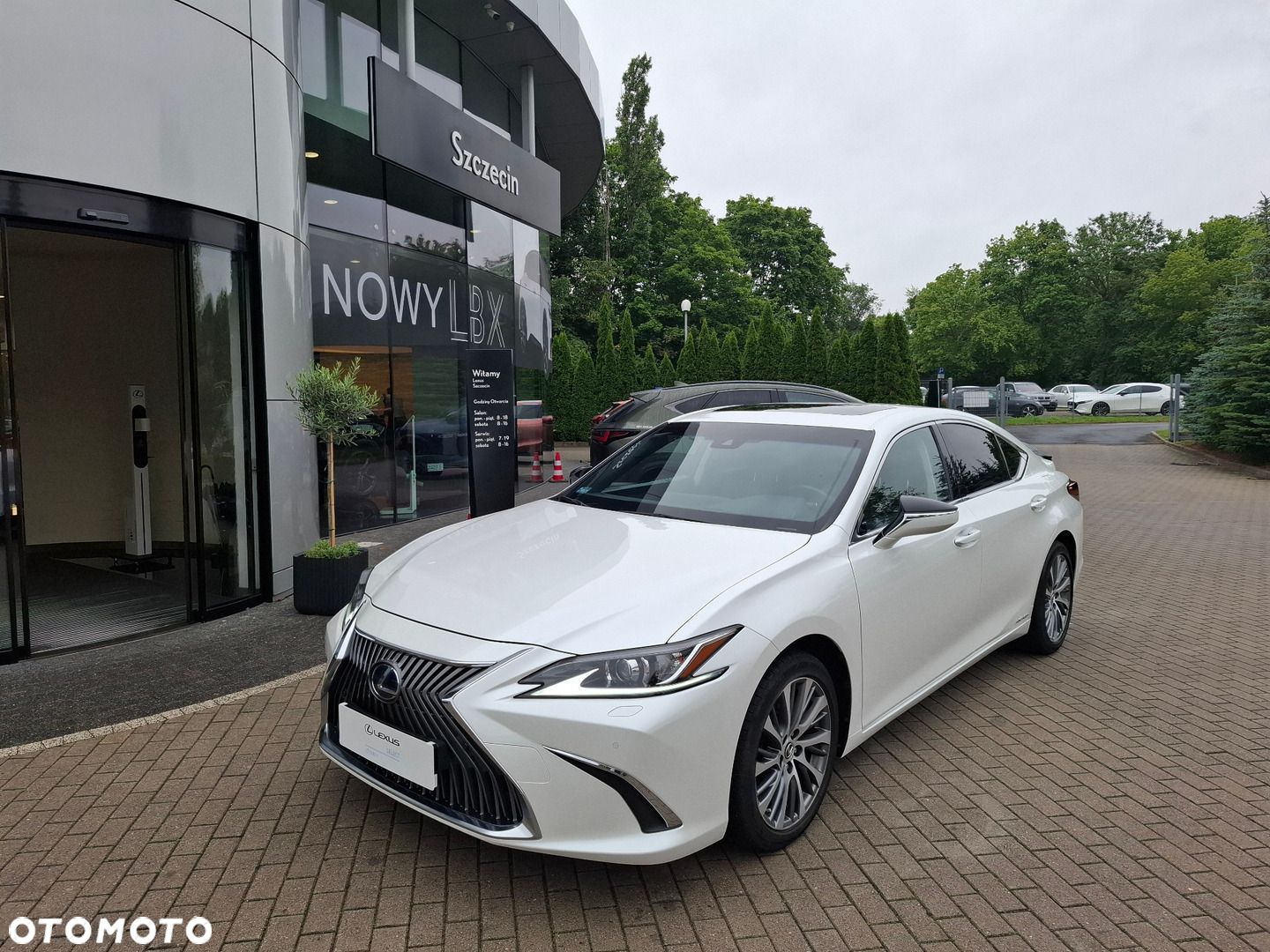Lexus ES - 1