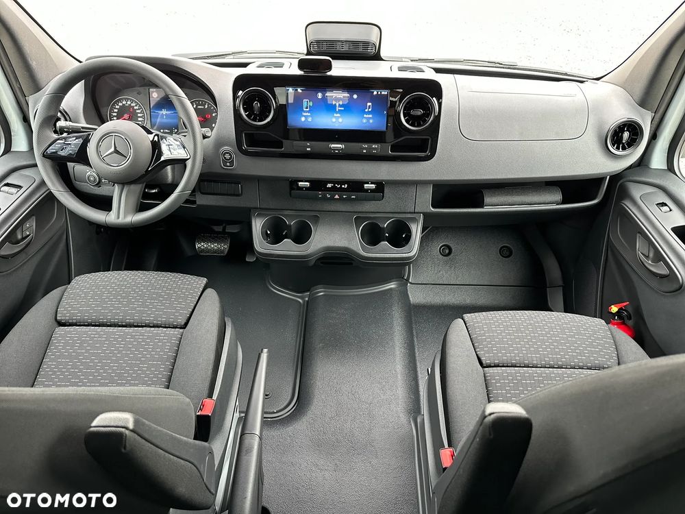 Mercedes-Benz Sprinter - 33