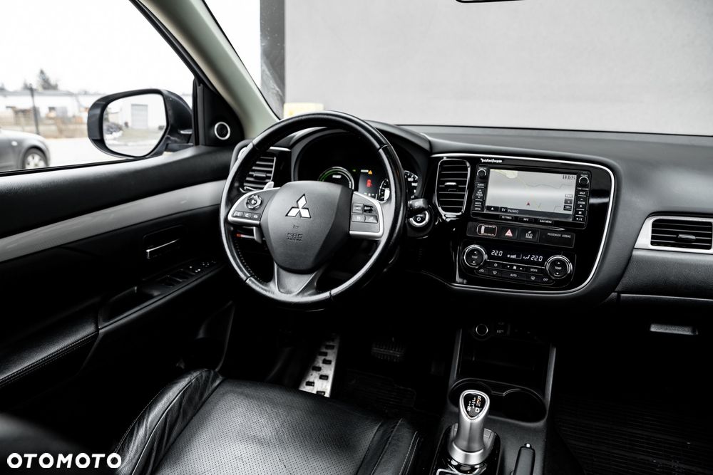 Mitsubishi Outlander 2.0 4WD Plus - 16