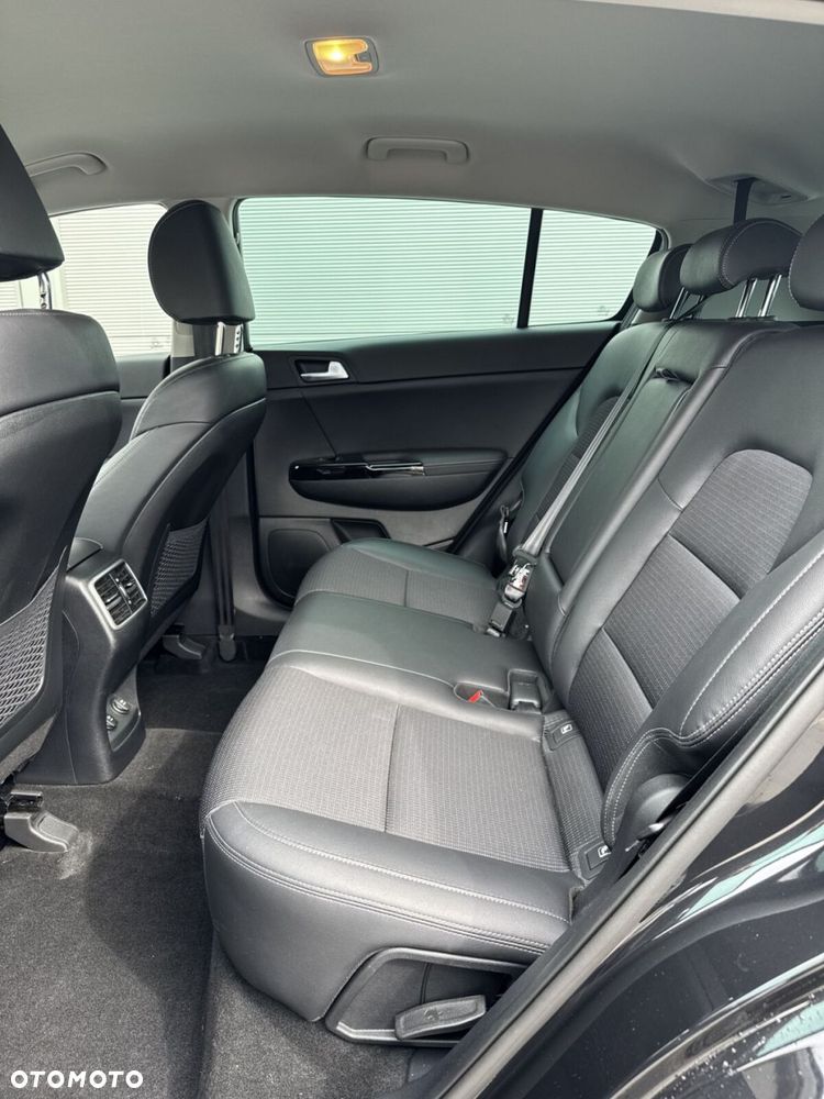 Kia Sportage 1.6 GDI Black Edition 2WD - 30