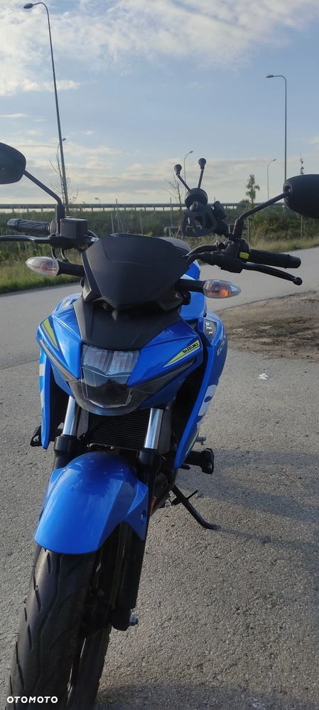Suzuki GSX - 6