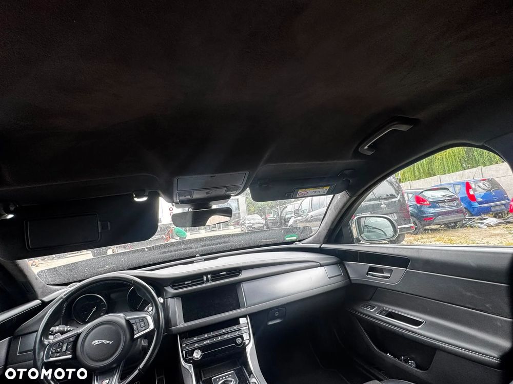 Jaguar XF 2.0 i4D AWD Pure - 17