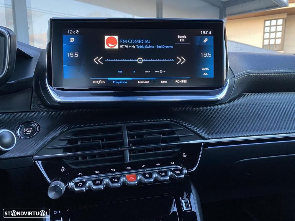 Peugeot 2008 1.2 PureTech GT EAT8 - 11