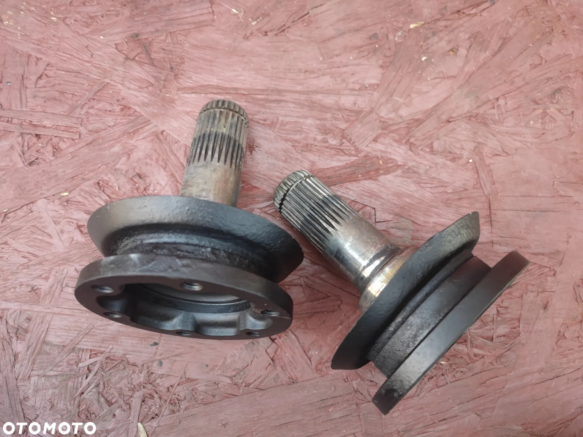 BMW E46 / E81 / E82 / E83 / E84 / E90 / E93 / E92 ORYGINALNE FLANSZE DYFERENCJAŁYU / FLANSZE DYFRA LEWA / PRAWA MAŁA GŁOWA TYP 168 DO SILNIKÓW BENZYNOWYCH N46 / N42 O NR. 33 13 1 214 751 / 33 13 1 428 269 OEM W BARDZO DOBRYM STANIE - 9