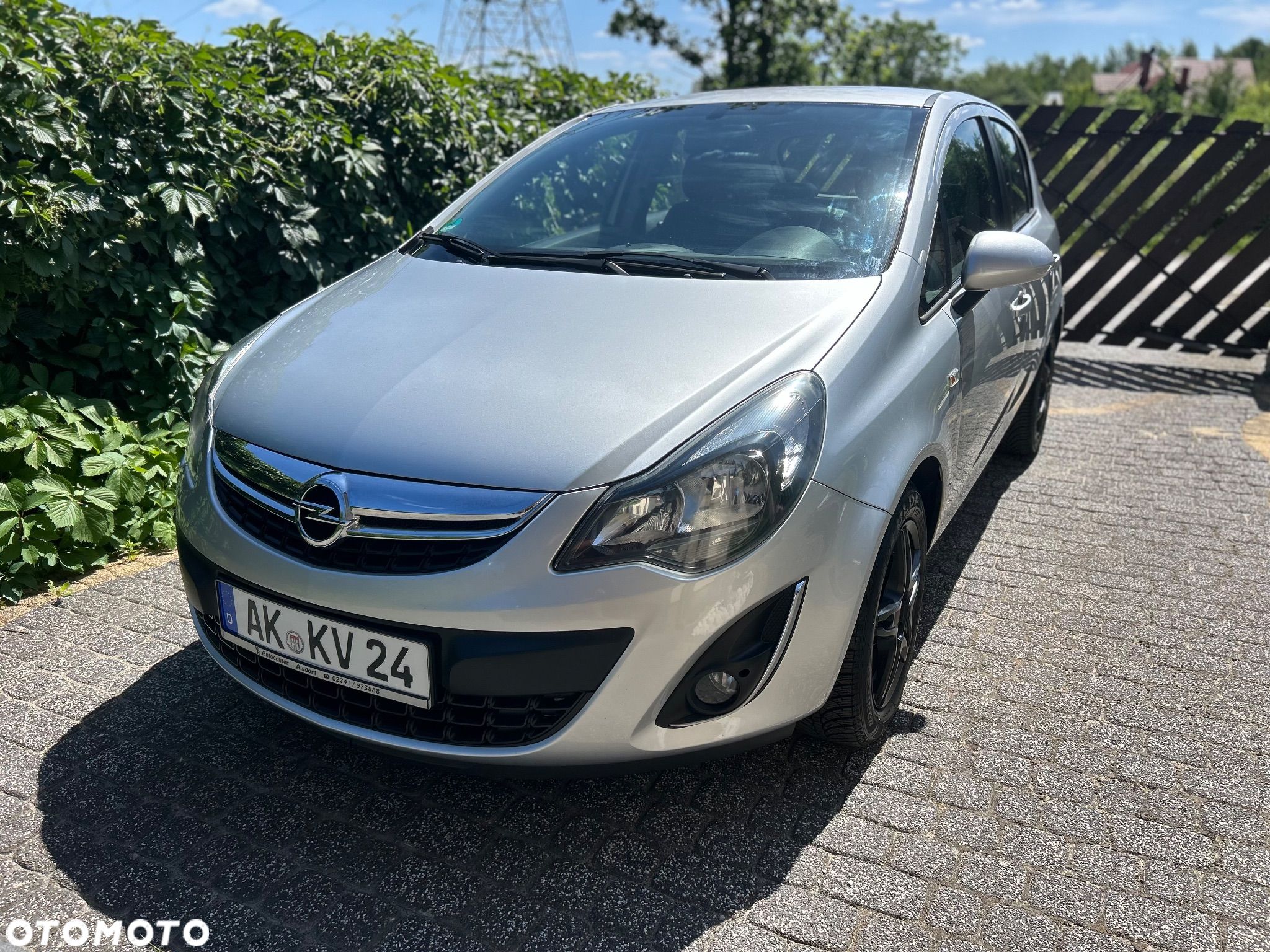 Opel Corsa 1.2 16V Color Edition - 1