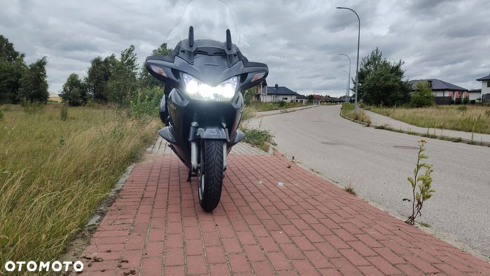 Honda ST - 9