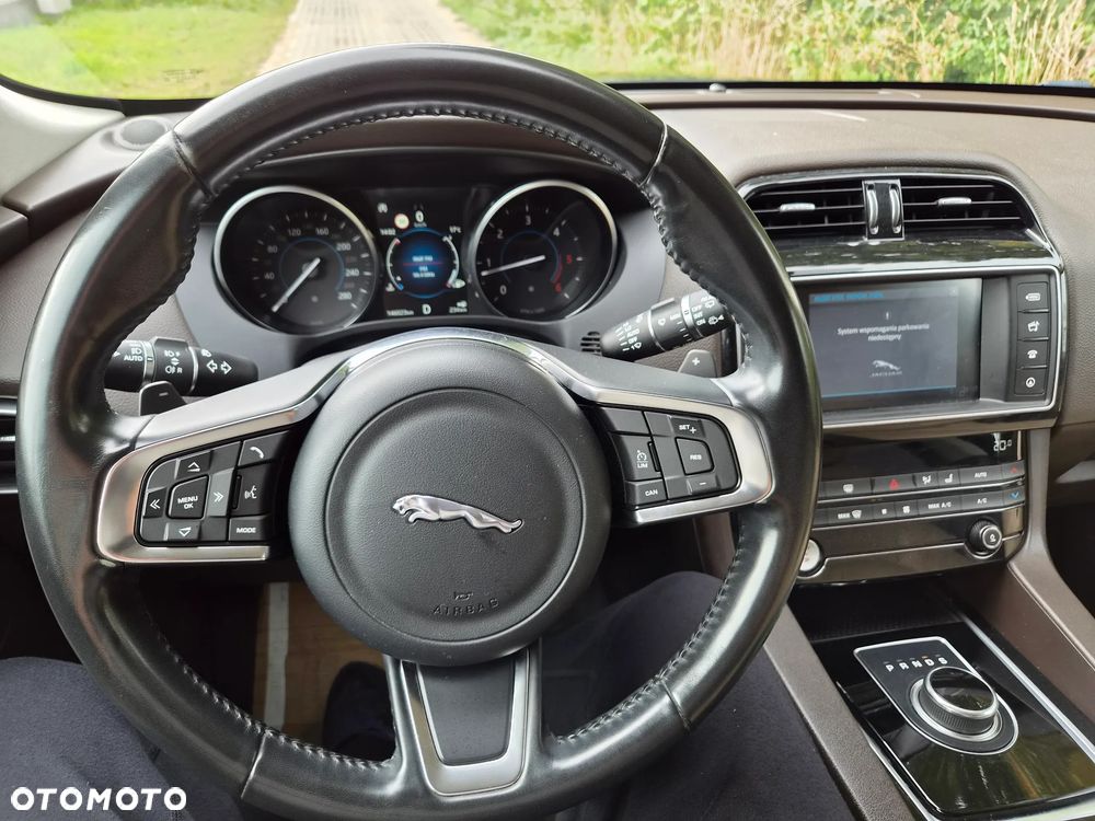 Jaguar F-Pace 20d Prestige - 5