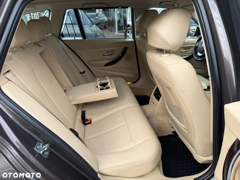 BMW Seria 3 318d Luxury Line - 26