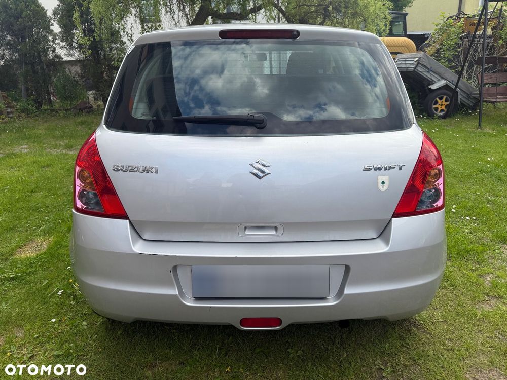Suzuki Swift 1.3 Club - 4