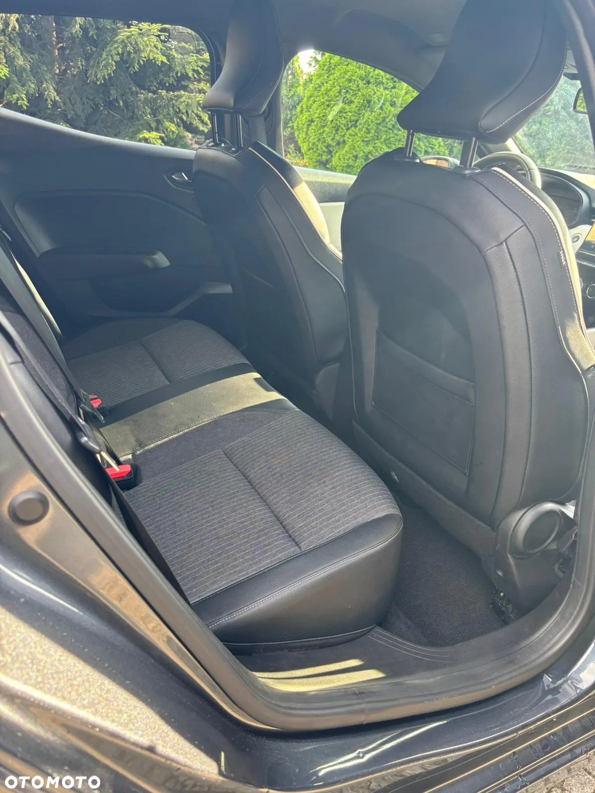 Renault Clio TCe 100 INTENS - 12