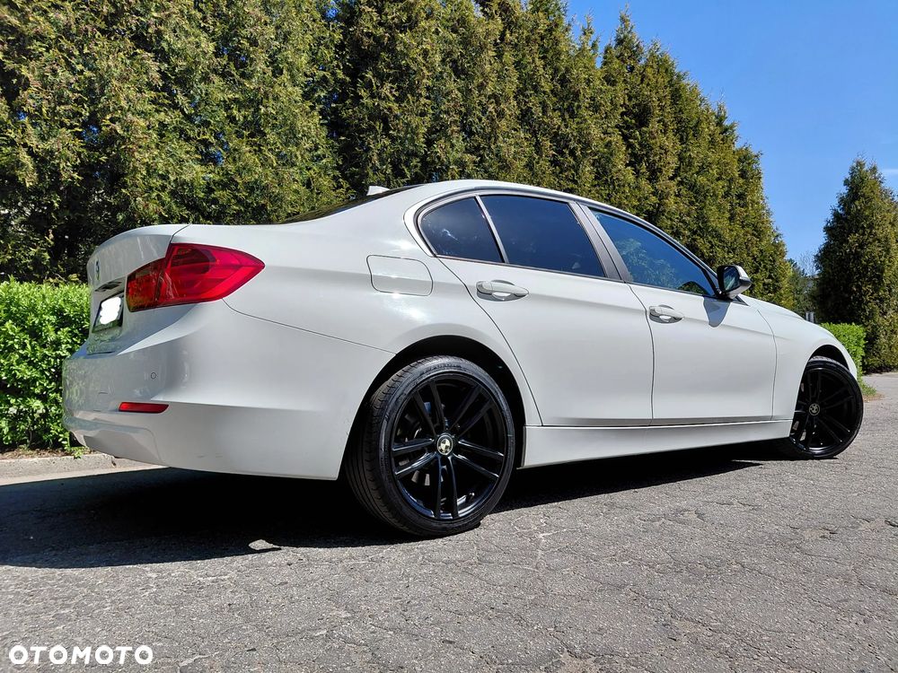 BMW Seria 3 320i Sport Line - 3